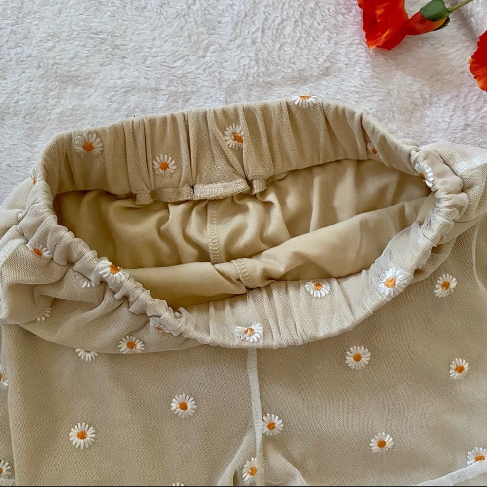 Daisy Embroidered Mesh Ruffle Shorts 🌼 - Picture 7 of 9